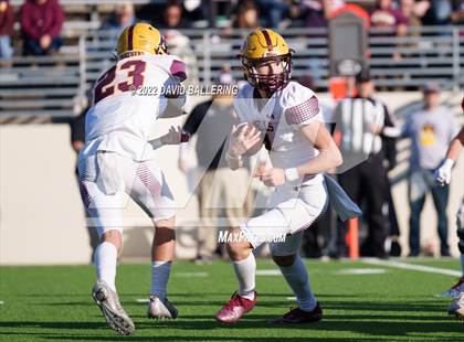 Thumbnail 3 in Bells vs. Holliday (UIL 3A D2 Regional Playoff) photogallery.
