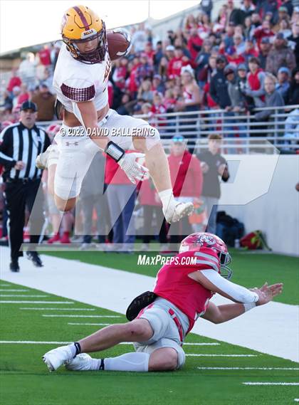 Thumbnail 3 in Bells vs. Holliday (UIL 3A D2 Regional Playoff) photogallery.