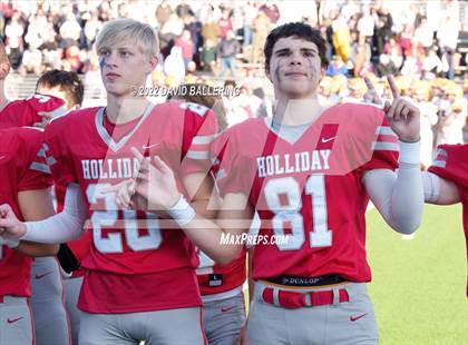 Thumbnail 1 in Bells vs. Holliday (UIL 3A D2 Regional Playoff) photogallery.