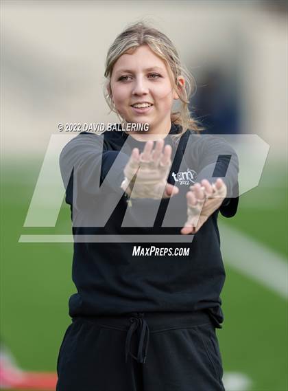 Thumbnail 2 in Bells vs. Holliday (UIL 3A D2 Regional Playoff) photogallery.