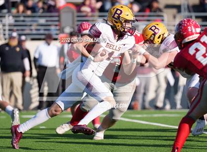 Thumbnail 1 in Bells vs. Holliday (UIL 3A D2 Regional Playoff) photogallery.