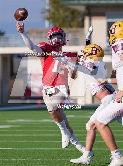Thumbnail 3 in Bells vs. Holliday (UIL 3A D2 Regional Playoff) photogallery.