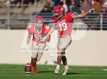 Thumbnail 3 in Bells vs. Holliday (UIL 3A D2 Regional Playoff) photogallery.