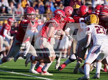 Thumbnail 1 in Bells vs. Holliday (UIL 3A D2 Regional Playoff) photogallery.