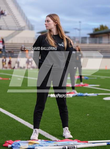 Thumbnail 1 in Bells vs. Holliday (UIL 3A D2 Regional Playoff) photogallery.