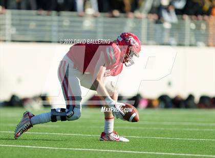 Thumbnail 2 in Bells vs. Holliday (UIL 3A D2 Regional Playoff) photogallery.