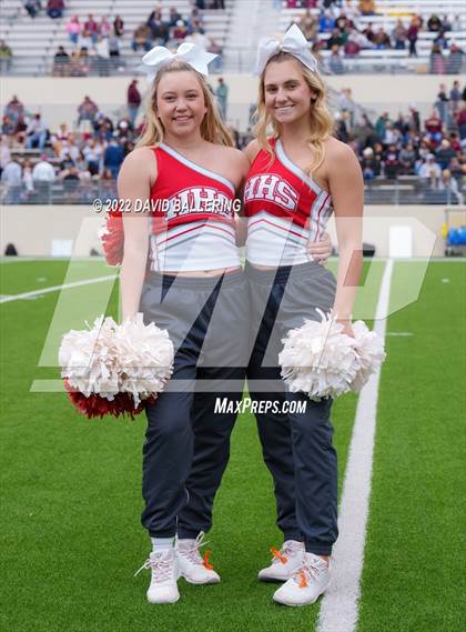 Thumbnail 1 in Bells vs. Holliday (UIL 3A D2 Regional Playoff) photogallery.