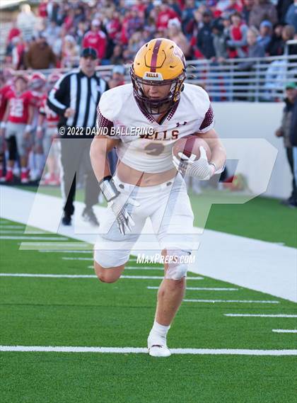 Thumbnail 1 in Bells vs. Holliday (UIL 3A D2 Regional Playoff) photogallery.