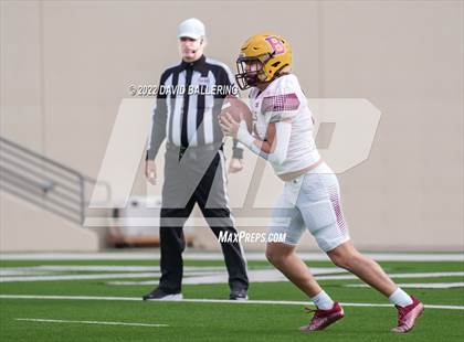 Thumbnail 1 in Bells vs. Holliday (UIL 3A D2 Regional Playoff) photogallery.
