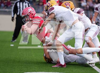 Thumbnail 2 in Bells vs. Holliday (UIL 3A D2 Regional Playoff) photogallery.