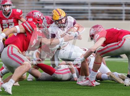 Thumbnail 1 in Bells vs. Holliday (UIL 3A D2 Regional Playoff) photogallery.