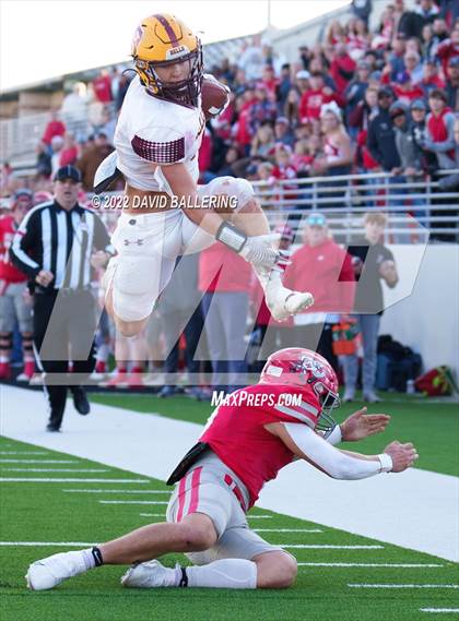 Thumbnail 1 in Bells vs. Holliday (UIL 3A D2 Regional Playoff) photogallery.