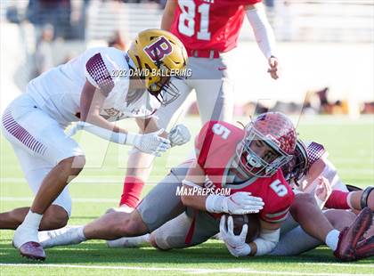Thumbnail 2 in Bells vs. Holliday (UIL 3A D2 Regional Playoff) photogallery.