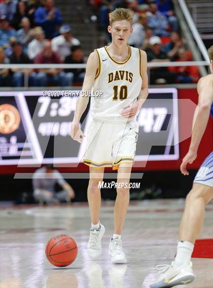 Thumbnail 3 in Fremont vs. Davis (UHSAA 6A Final) photogallery.