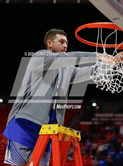 Thumbnail 2 in Fremont vs. Davis (UHSAA 6A Final) photogallery.