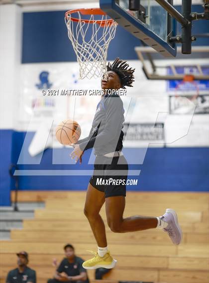 Thumbnail 2 in Clarksville Academy vs. Van Buren County (PCB Marlin Christmas Classic) photogallery.