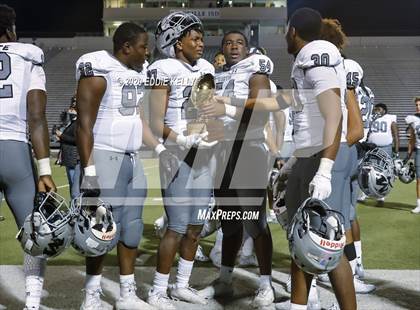 Thumbnail 1 in Martin vs. Lewisville (UIL 6A Area Playoff) photogallery.