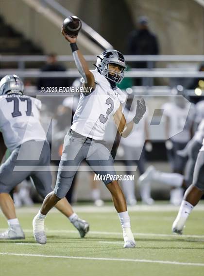 Thumbnail 1 in Martin vs. Lewisville (UIL 6A Area Playoff) photogallery.