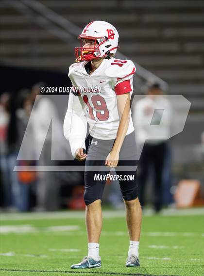 Thumbnail 2 in Bellaire @ Cypress Falls (UIL Football 6A D1 Region III Bi-District) photogallery.