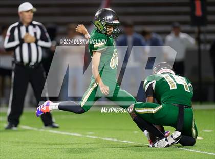 Thumbnail 3 in Bellaire @ Cypress Falls (UIL Football 6A D1 Region III Bi-District) photogallery.