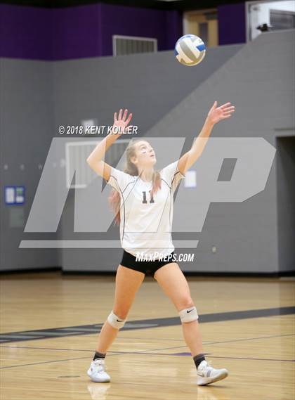 Thumbnail 3 in Bloomfield Hills vs Troy (MHSAA District Semifinal) photogallery.