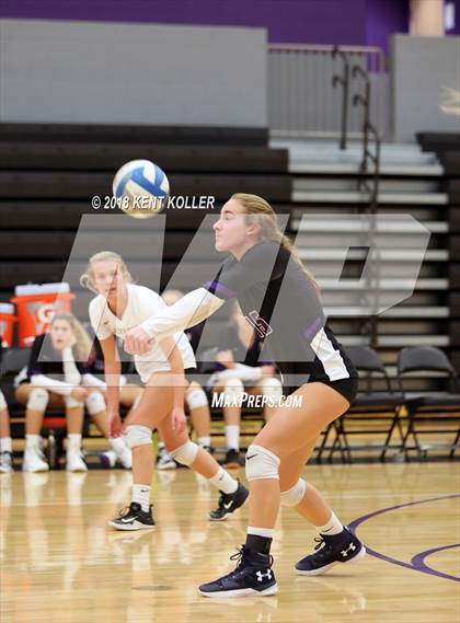 Thumbnail 3 in Bloomfield Hills vs Troy (MHSAA District Semifinal) photogallery.