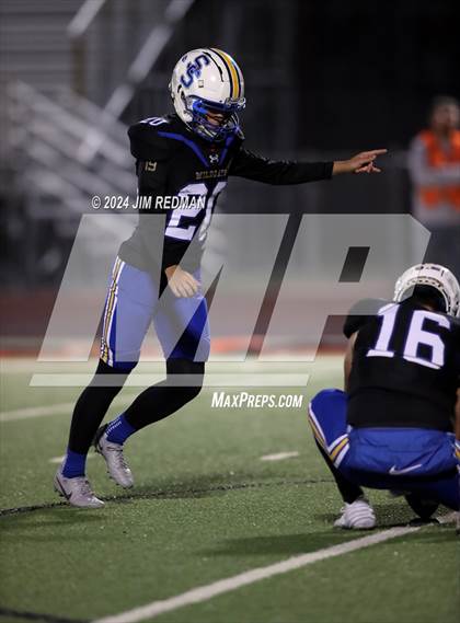 Thumbnail 2 in Carter vs. Sulphur Springs (UIL Football 4A Division 1 Region 2 Bi-District) photogallery.