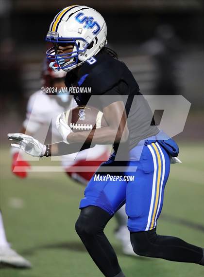 Thumbnail 2 in Carter vs. Sulphur Springs (UIL Football 4A Division 1 Region 2 Bi-District) photogallery.