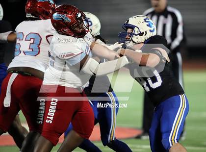 Thumbnail 2 in Carter vs. Sulphur Springs (UIL Football 4A Division 1 Region 2 Bi-District) photogallery.