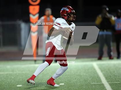 Thumbnail 1 in Carter vs. Sulphur Springs (UIL Football 4A Division 1 Region 2 Bi-District) photogallery.