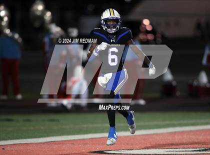 Thumbnail 2 in Carter vs. Sulphur Springs (UIL Football 4A Division 1 Region 2 Bi-District) photogallery.