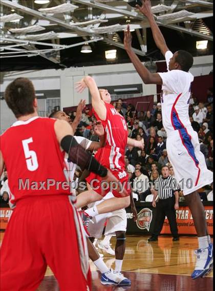 Thumbnail 2 in Mater Dei vs. DeMatha (Hoophall Classic) photogallery.
