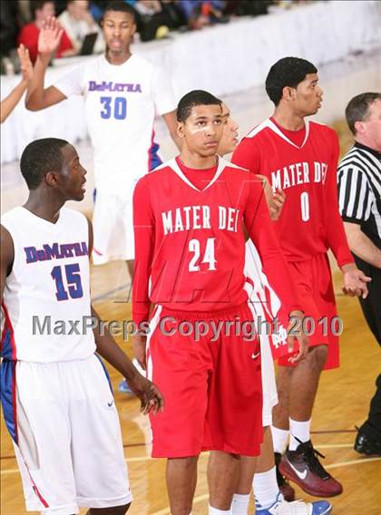 Thumbnail 2 in Mater Dei vs. DeMatha (Hoophall Classic) photogallery.