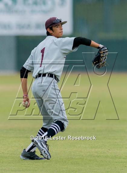 Thumbnail 2 in Bandera vs. Sinton (UIL 4A Area Playoffs) photogallery.