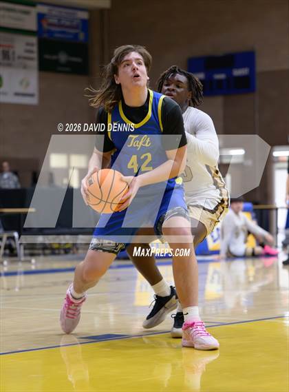 Thumbnail 2 in Taft vs. Del Oro (BCHS MLK Showcase) photogallery.