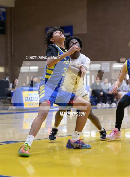 Thumbnail 2 in Taft vs. Del Oro (BCHS MLK Showcase) photogallery.