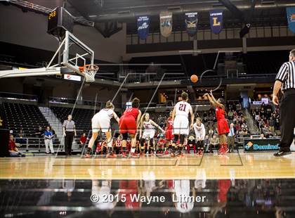 Thumbnail 2 in Holmes vs. Holy Cross (KHSAA 9th Region Final) photogallery.