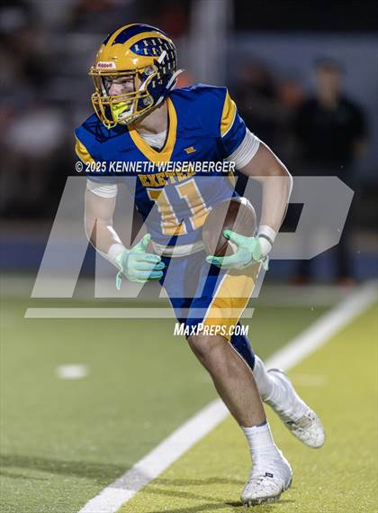 Thumbnail 2 in Porterville vs Exeter photogallery.