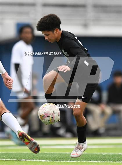 Thumbnail 3 in Sam Houston @ East Jefferson (Div. II Regional Playoff) photogallery.