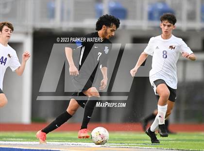 Thumbnail 3 in Sam Houston @ East Jefferson (Div. II Regional Playoff) photogallery.