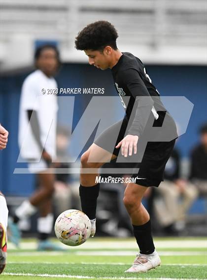 Thumbnail 2 in Sam Houston @ East Jefferson (Div. II Regional Playoff) photogallery.