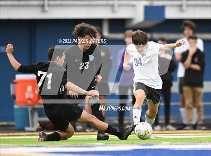 Thumbnail 3 in Sam Houston @ East Jefferson (Div. II Regional Playoff) photogallery.