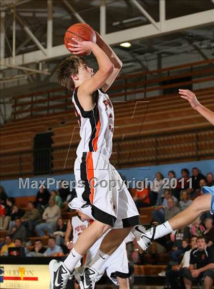 Thumbnail 3 in Powell vs Gibbs (Kroger Thanksgiving Classic) photogallery.