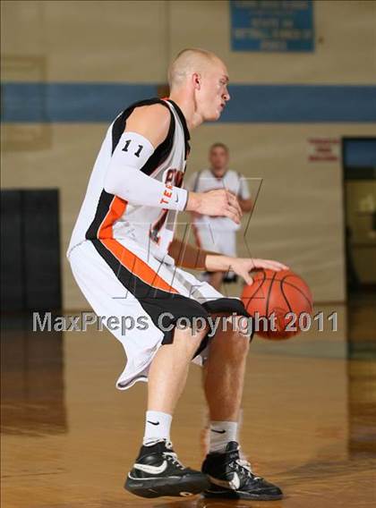 Thumbnail 1 in Powell vs Gibbs (Kroger Thanksgiving Classic) photogallery.