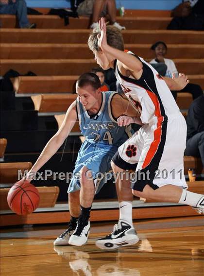 Thumbnail 2 in Powell vs Gibbs (Kroger Thanksgiving Classic) photogallery.