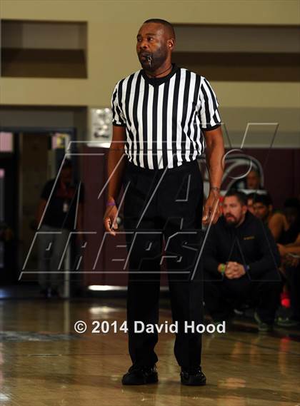 Thumbnail 2 in Foss vs La Quinta (MaxPreps Holiday Classic) photogallery.