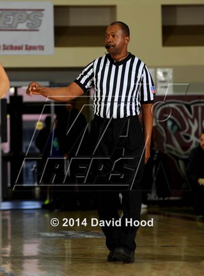 Thumbnail 2 in Foss vs La Quinta (MaxPreps Holiday Classic) photogallery.