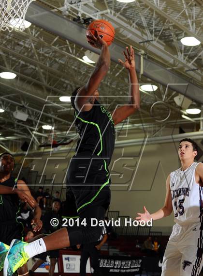 Thumbnail 2 in Foss vs La Quinta (MaxPreps Holiday Classic) photogallery.