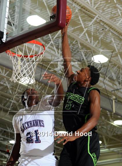 Thumbnail 2 in Foss vs La Quinta (MaxPreps Holiday Classic) photogallery.