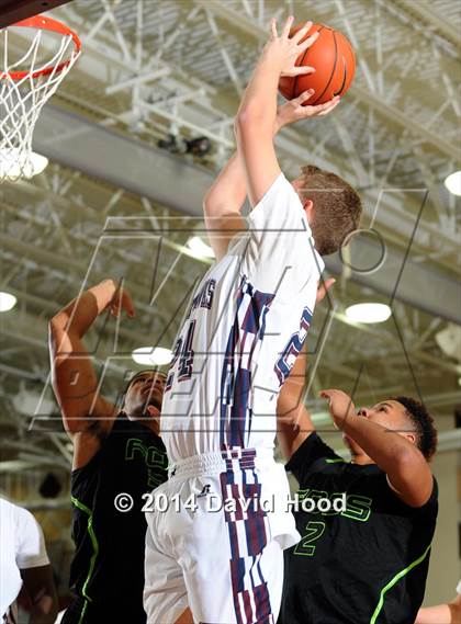 Thumbnail 1 in Foss vs La Quinta (MaxPreps Holiday Classic) photogallery.